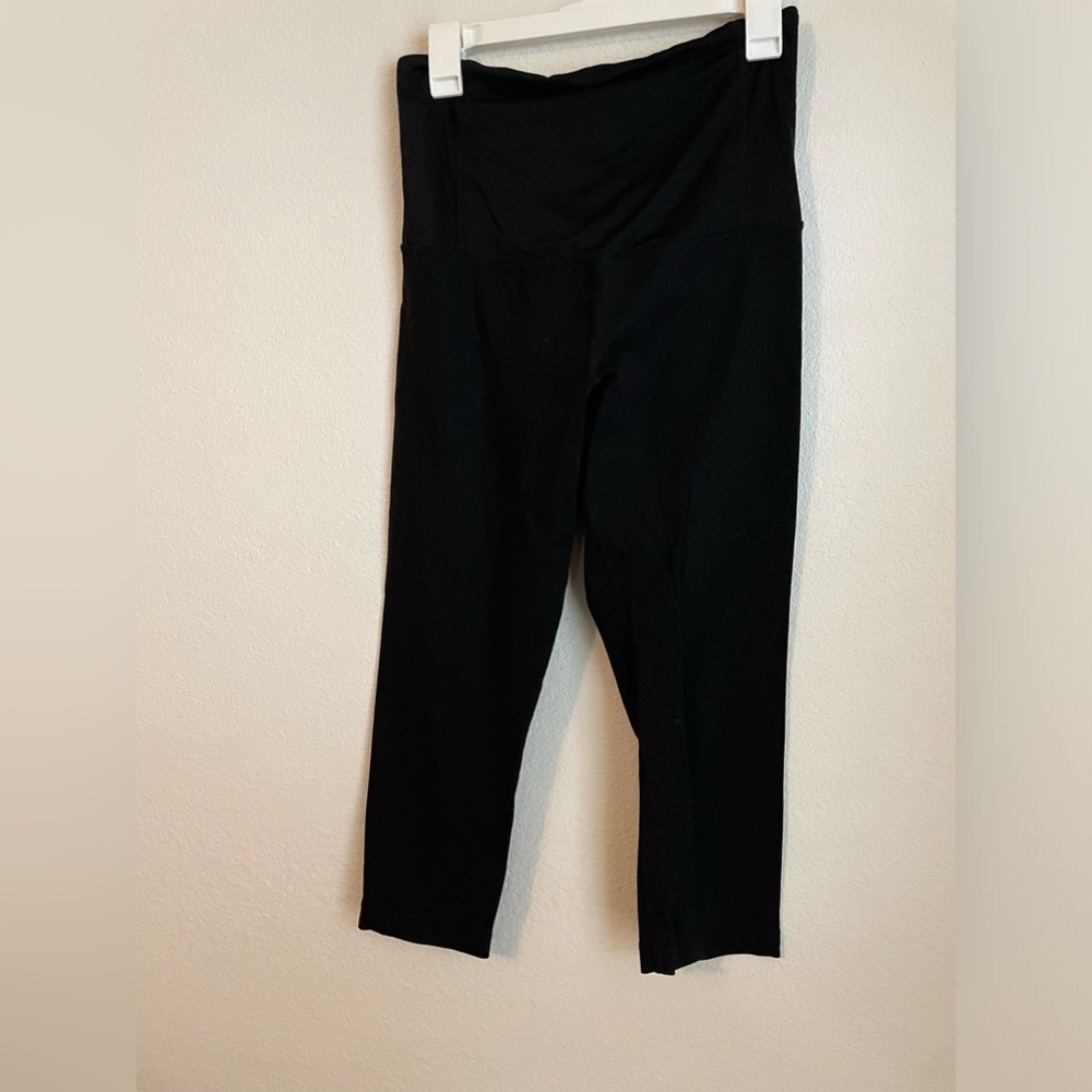 Ingrid & Isabel Black maternity cropped Leggings size M